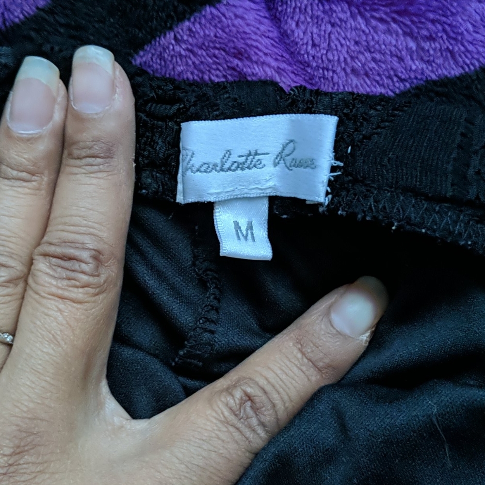 Black Holiday Top - Picture 3 of 3